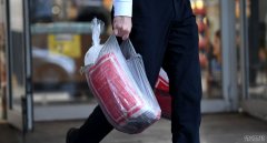 禁用塑料袋，顾客迁怒攻击Woolie工作人员