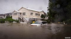 北昆洪灾，两万幢民居面临被淹危险
