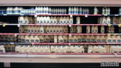 昆州奶农抗议Coles的1元/升奶价