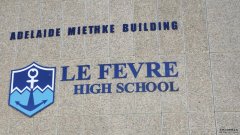 Le Fevre High School 一名员工涉嫌性侵儿童而被捕