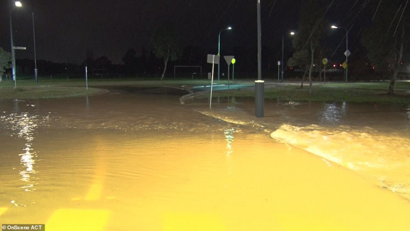 31742840-8610183-Roads_were_inundated_with_water_both_in_NSW_and_ACT_pictured_SES-a-25_1597021593615.jpg,0