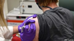昆州州长宣布冠状病毒疫苗周一起在该州推广
