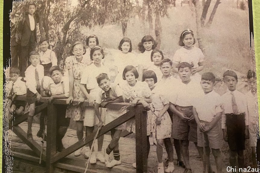 Elizabeth Chong and friends in picnic