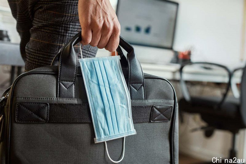 3aw-image-istock-mask-office-briefcase.jpg,0