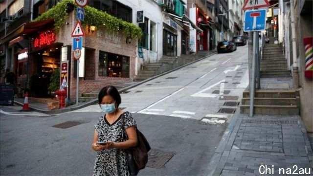 港府的豁免隔离政策被批为特权阶级服务，并未惠及受影响的中港基层家庭。