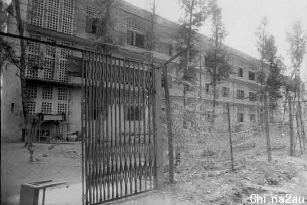 A black and white exterior photo of S-21 prison in Phnom Penh in 1979.