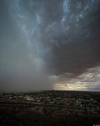 Broken Hill 降雨量破纪录，市区成河，一人死亡