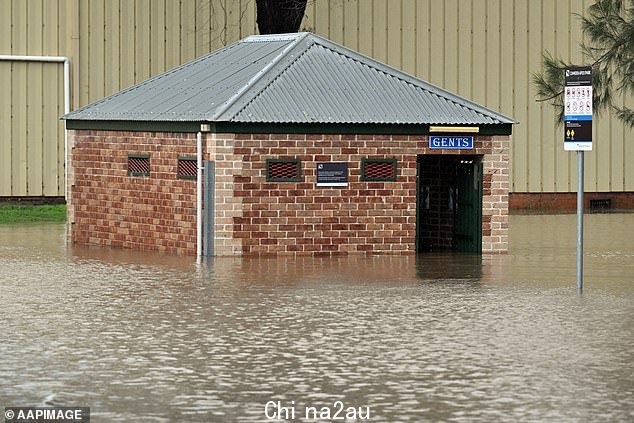 Floodwaters have hit Camden prompting thousands of residents to flee the suburb in south-west Sydney