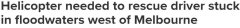 汽车在墨尔本西部被洪水淹没，直升机急救被困司机！当局警告：这样开车会送命（组图）