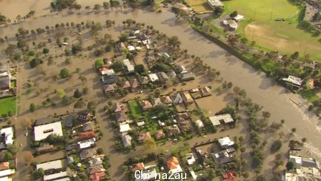 Maribyrnong，距离墨尔本CBD约8公里，已被严重淹没，预计水域将继续上升。图片：天空新闻