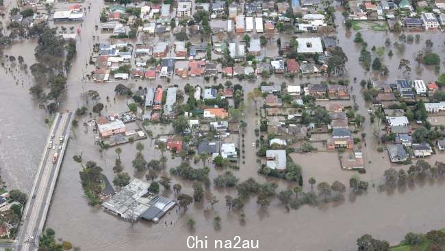 在一场毁灭性的天气事件导致超过 200 毫米的降雨后，维多利亚州的部分地区被洪水淹没.图片：David Caird