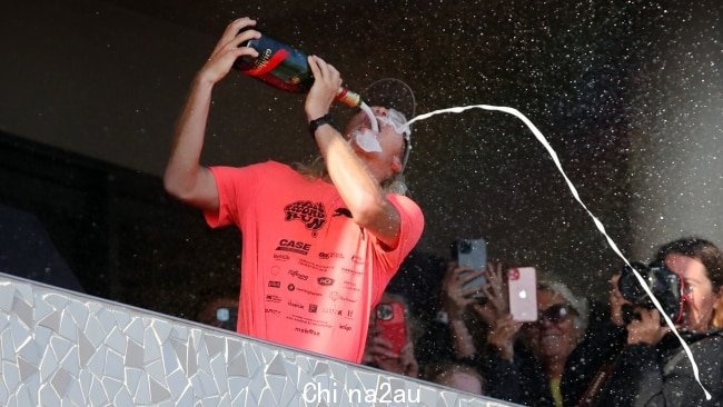 Champagne Shower for Brockmann 通过在澳大利亚跑步为无家可归者筹集了超过 150 万美元。图片：Richard Dobson