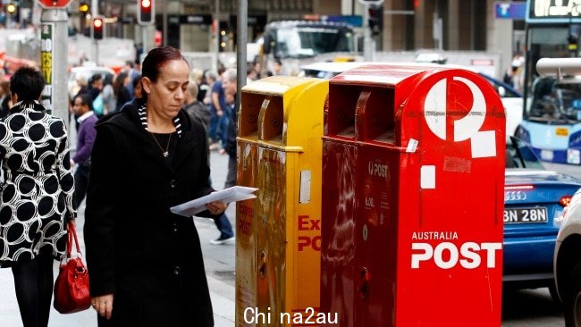 Australia Post 公布了 180 多个国际目的地的圣诞节派送日期，又是一个繁忙的节日ve 季节在卡片上。图片：Nikki Short