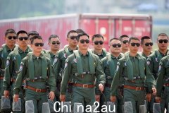 澳洲国防部调查退役飞行员训练中国解放军的报道（图）