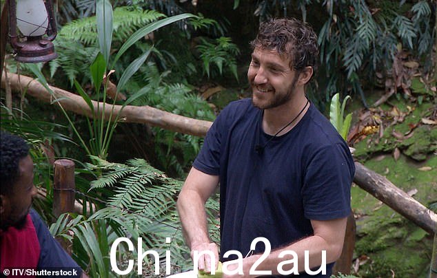 艰难时刻:在与 Babatunde 交谈时,Seann 透露,在丑闻发生后,他被安排在一个 200 人的场地表演,但得知只有 30 人出席