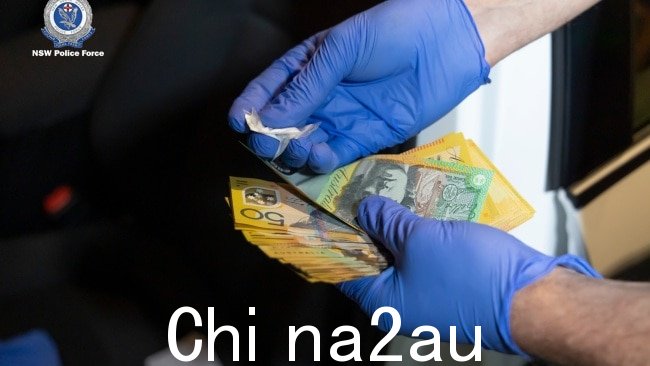 作为警方大规模行动的一部分，近 200 人受到指控。图片：提供。 NSW Police