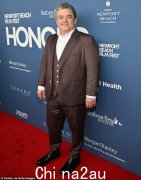 53 岁的巴顿·奥斯瓦尔特 (Patton Oswalt) 抨击“糟糕的喜剧演员”谨慎行事