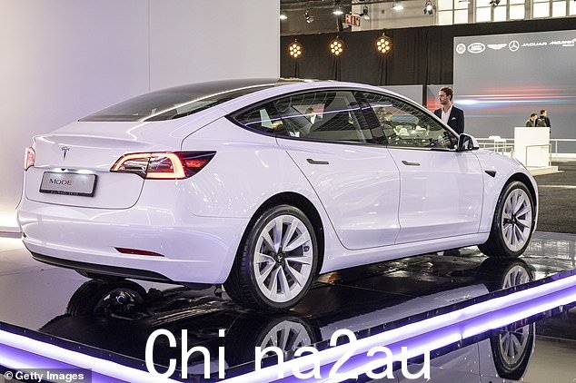 特斯拉 Model 3 已成为澳大利亚最受欢迎的轿车，在 2022 年销量超过老牌丰田凯美瑞，共售出 10,877 辆 Model 3