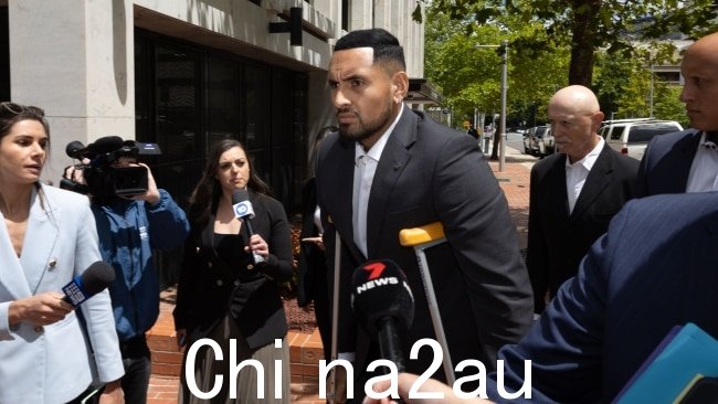 Nick Kyrgios 在堪培拉法院以精神健康为由驳回了他的共同攻击指控。图片：NCA NewsWire / Gary Ramage