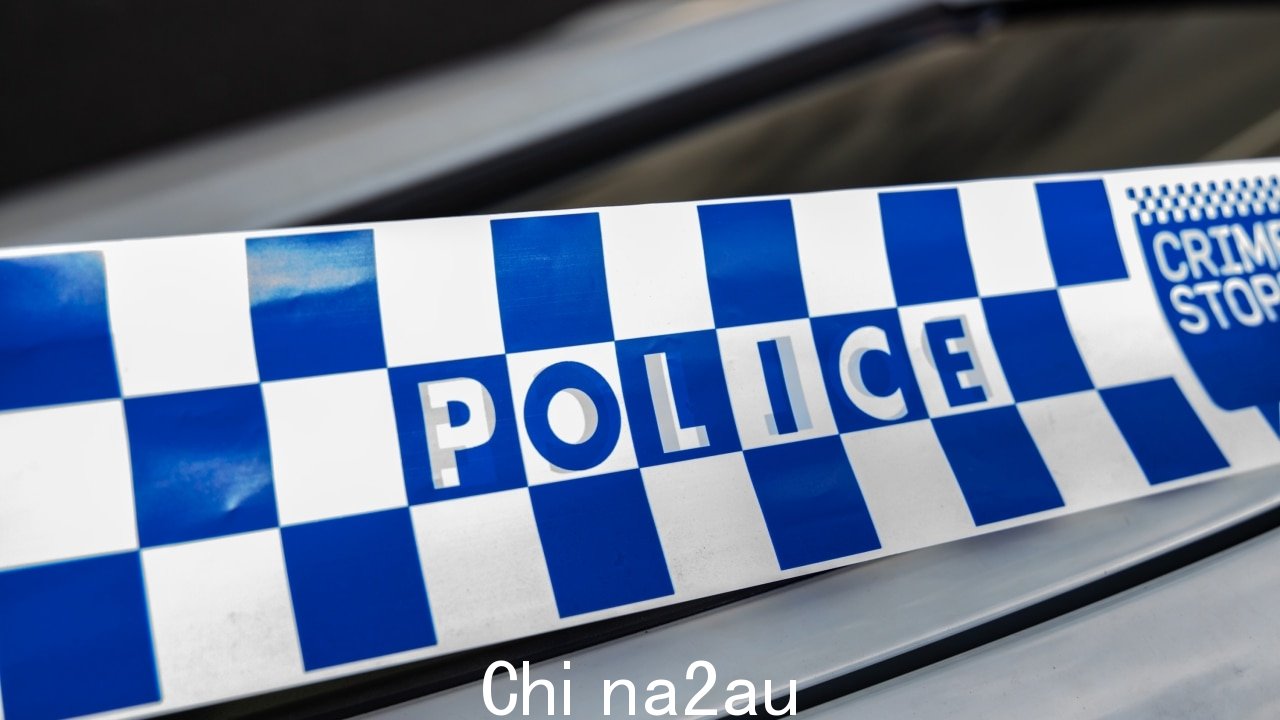 一个 18 岁的男人已经因涉嫌在悉尼劫车而被起诉ey's west following chase.