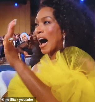 印章认可：在观众席中大笑，64 岁的安吉拉·巴塞特 (Angela Bassett) 喜气洋洋地向这位《西区故事》的明星挥手，并给了她一个支持性的飞吻