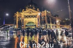 墨尔本烦人的雨季开始了！这把12美元的雨伞是每个人的必备品（图）