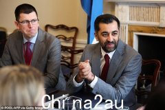 Humza Yousaf 举行第一次内阁会议，但因放弃旅游角色而面临愤怒