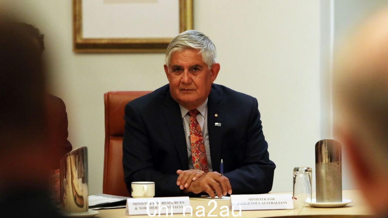 '非常勇敢'： Ken Wyatt ‘坚持他的原则’” /><p>前总理马尔科姆·特恩布尔 (Malcolm Turnbull) 和他的妻子露西 (Lucy) 在肯·怀亚特 (Ken Wyatt) 周四做出退出自由党的令人震惊的决定后表示支持。</p><p>先生前澳大利亚原住民事务部长怀亚特在联盟党正式同意反对政府向议会发出声音的提议后递交了辞呈。</p><p>“我仍然相信自由党的价值观，但我不相信什么怀亚特先生告诉西澳大利亚人，自由党已经变成了。</p><p>“土著人民正在伸出援手，希望听到他们的声音，但自由党拒绝了他们的邀请。”</p><blockquote class=