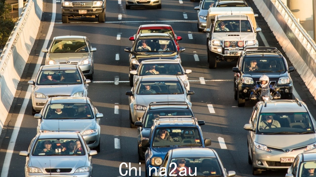 复活节旅游高峰导致交通拥堵主要道路上的交通拥堵