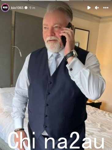 Kyle Sandilands 身着海军蓝西装，系着浅蓝色领带。图片：Instagram