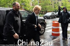 埃德·希兰 (Ed Sheeran) 抵达纽约市法院接受 1 亿美元的版权审判