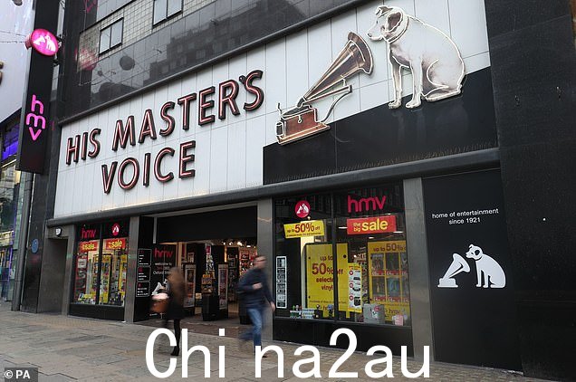 伦敦牛津街的 HMV 商店摄于 2018 年不久前重新关闭（左）并以其当前形式作为“糖果世界”，其中之一是“class=