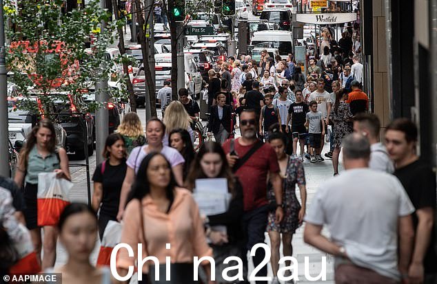 厌倦了过度拥挤的悉尼人将驱车逃离澳大利亚最大的城市，令人震惊的预算数据显示——未来五年将有 150 万新移民移居澳大利亚