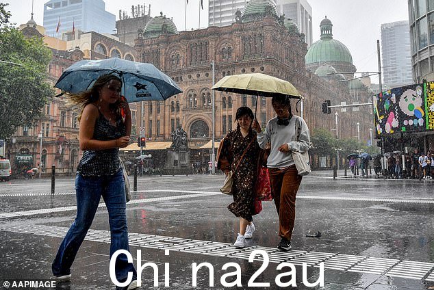 从周三到周六，悉尼的降雨和阵雨将会减弱，转为多云天气