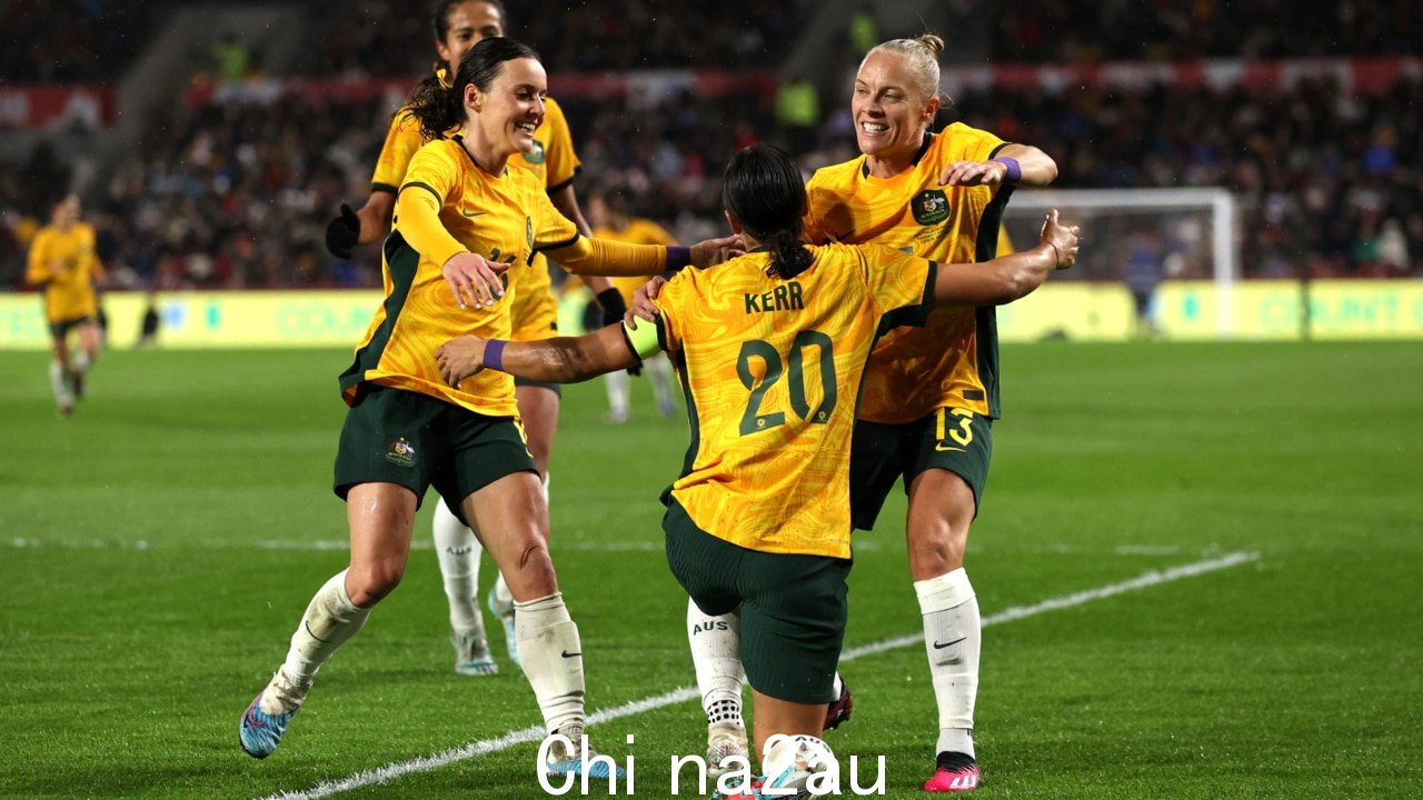 Matildas 对阵 法国在奥林匹克公园的大屏幕上放映