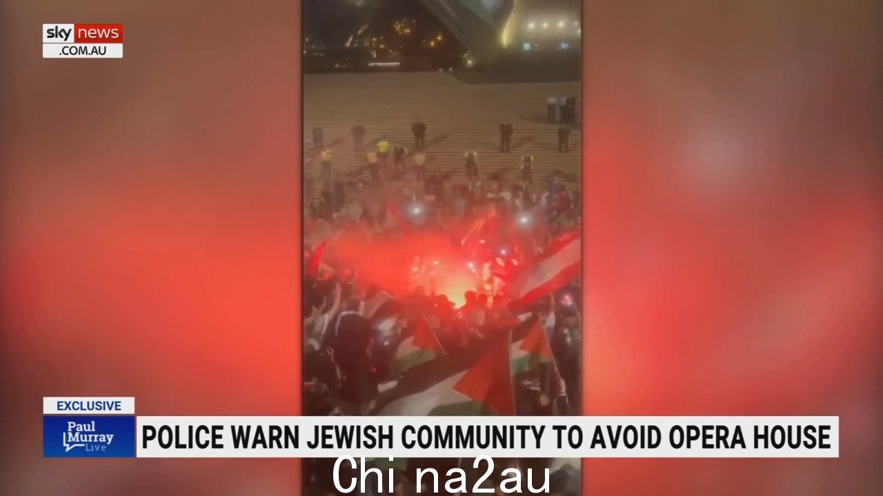 亲巴勒斯坦团体灯悉尼歌剧院外点燃照明弹，向以色列致敬” fetchpriority=
