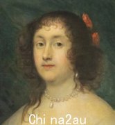 詹姆士一世时期的凯莉·詹纳治疗！专家揭示了17世纪上流社会女性的肖像是如何在多年后将绘画恢复到原来的状态时使嘴唇变得更丰满，并修饰发际线的