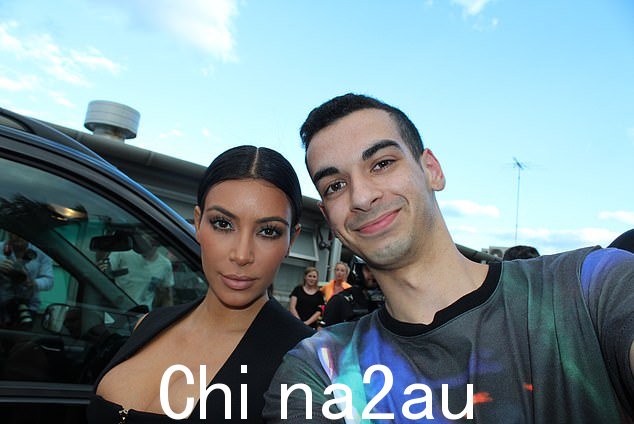 拉马尔与金·卡戴珊 (Kim Kardashian) 是他在加入警察之前追逐自拍的众多名人之一