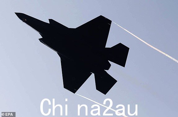 epa11278039 一架以色列 F35 战斗机起飞2024 年 4 月 14 日，从以色列中部的一个秘密地点起飞。据以色列国防军称，以色列的防御系统以及以色列在该地区的盟友拦截了“300 多种不同类型的威胁”中的 99%，其中包括无人机、巡航导弹和无人机。伊朗连夜向以色列发射地对地导弹