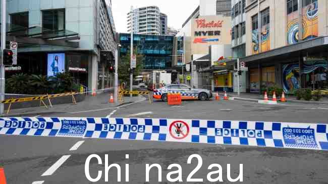 新南威尔士州警方和法医小组周日赶赴现场，周六悉尼 Westfield Bondi Junction 发生一起刺杀事件，造成六人死亡。图片：NCA NewsWire / Monique Harmer