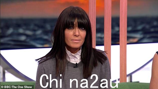 克劳迪娅·温克尔曼 (Claudia Winkleman) 在 BBC 广播 2 台上为“咀嚼太多钢笔”而道歉，她在周五晚上的 The One Show 节目中为她的继任者罗梅什·拉加纳坦 (Romesh Raganathan) 分享了好运信息