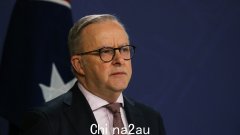 安东尼·艾博尼斯 (Anthony Albanese) 宣布推出 9.252 亿美元计划，为家庭暴力受害者提供财政支持，以应对“国家危机”