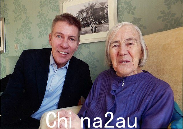 安德鲁·皮尔斯和他在 48 岁时找到的生母玛格丽特