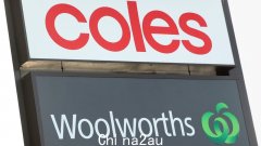 “你在跟踪我吗”：购物者与在店内跟踪他的男子对峙后，Woolworths在网上揭开了面具