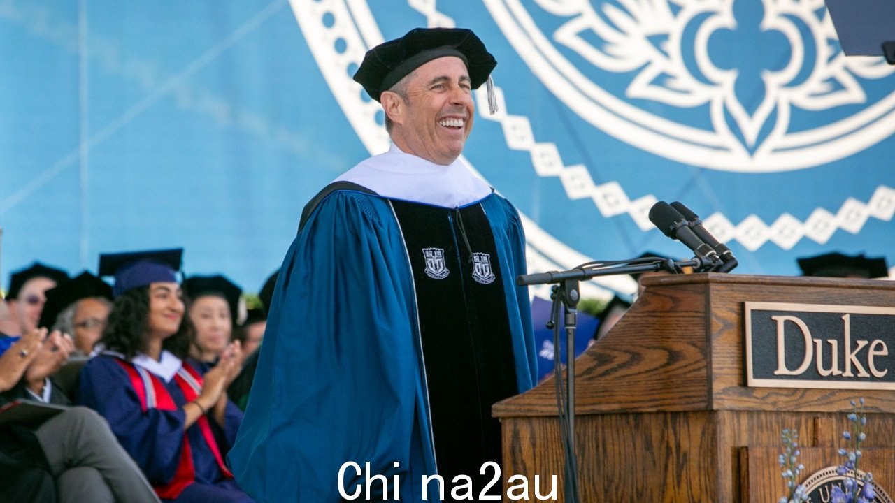 Jerry Seinfeld 的毕业典礼演讲是杜克大学的“不良视觉”” fetchpriority=