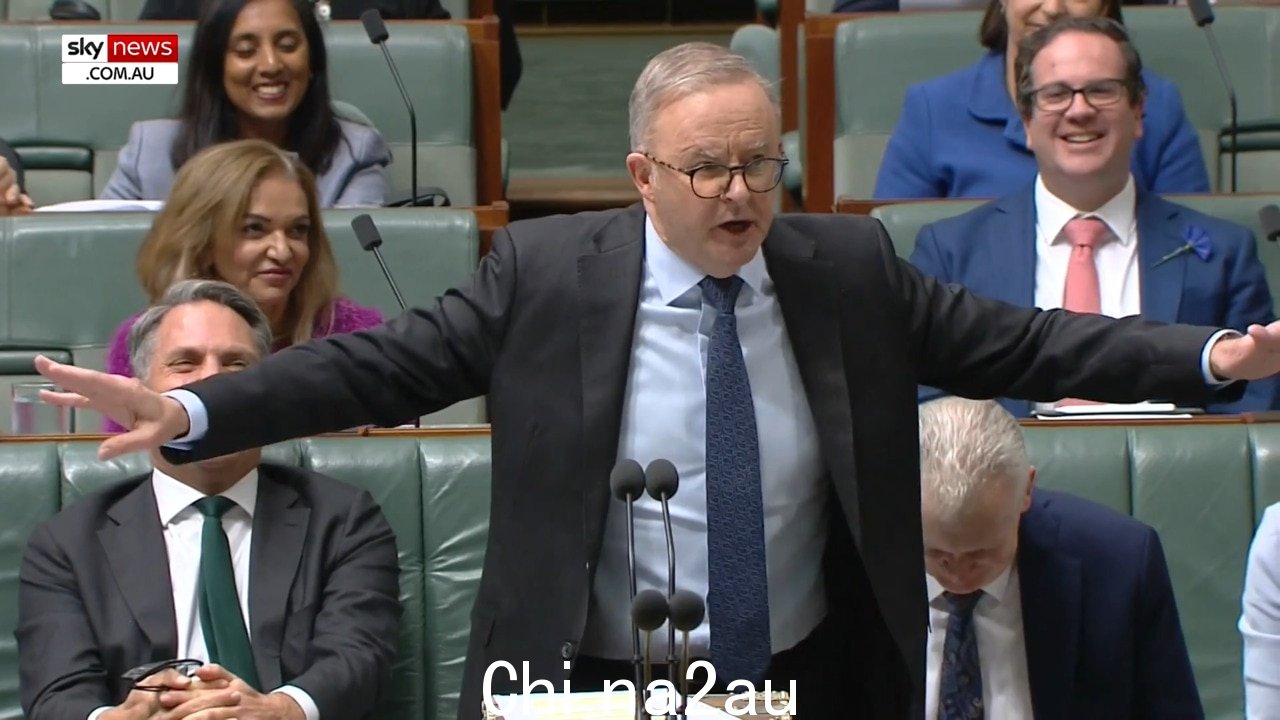 安东尼·艾博尼斯 (Anthony Albanese) 在质询时间向反对派发起攻击