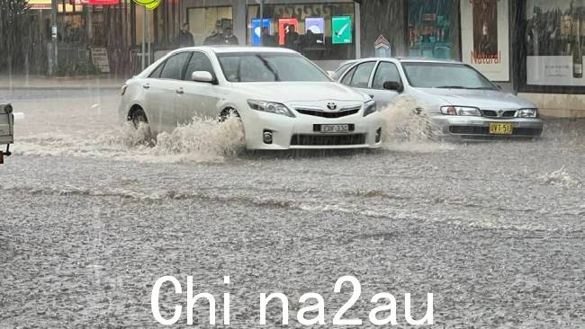 悉尼北部海滩周二被洪水淹没下午，一场倾盆大雨袭击了沿海地区。图片：Facebook/Pat Dedal