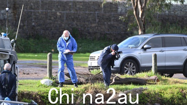 维多利亚警察局在马瑞巴农河 (Maribyrnong River) 上发现一具漂浮的女性尸体的现场。图片： 图片：NewsWire / Tony Gough