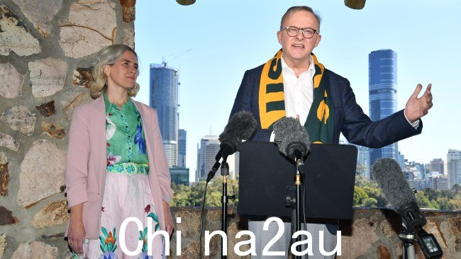 总理安东尼·艾博尼斯 (Anthony Albanese) 曾使用过澳大利亚女性奥运选手在宣布工党新候选人格里菲斯的同时，成功地对联邦联盟党进行了猛烈抨击。图片：John Gass/澳大利亚新闻集团