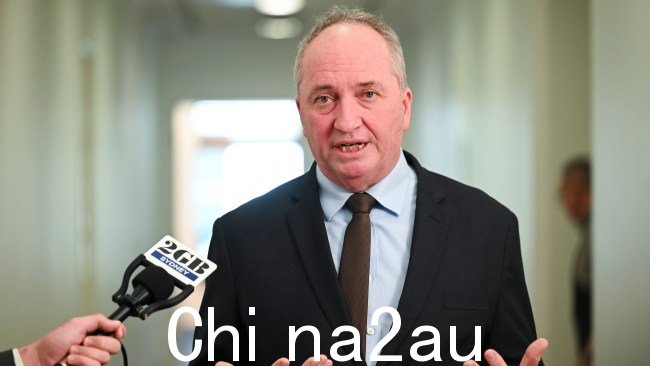 国民党议员巴纳比·乔伊斯 (Barnaby Joyce) 警告澳大利亚人“正在走向贫穷”在环境部长 Tanya Plibersek 否决了新南威尔士州的一个项目后，如果阿尔巴尼亚政府继续向采矿业施加压力，“就会变得贫穷”。图片：NewsWire/Martin Ollman